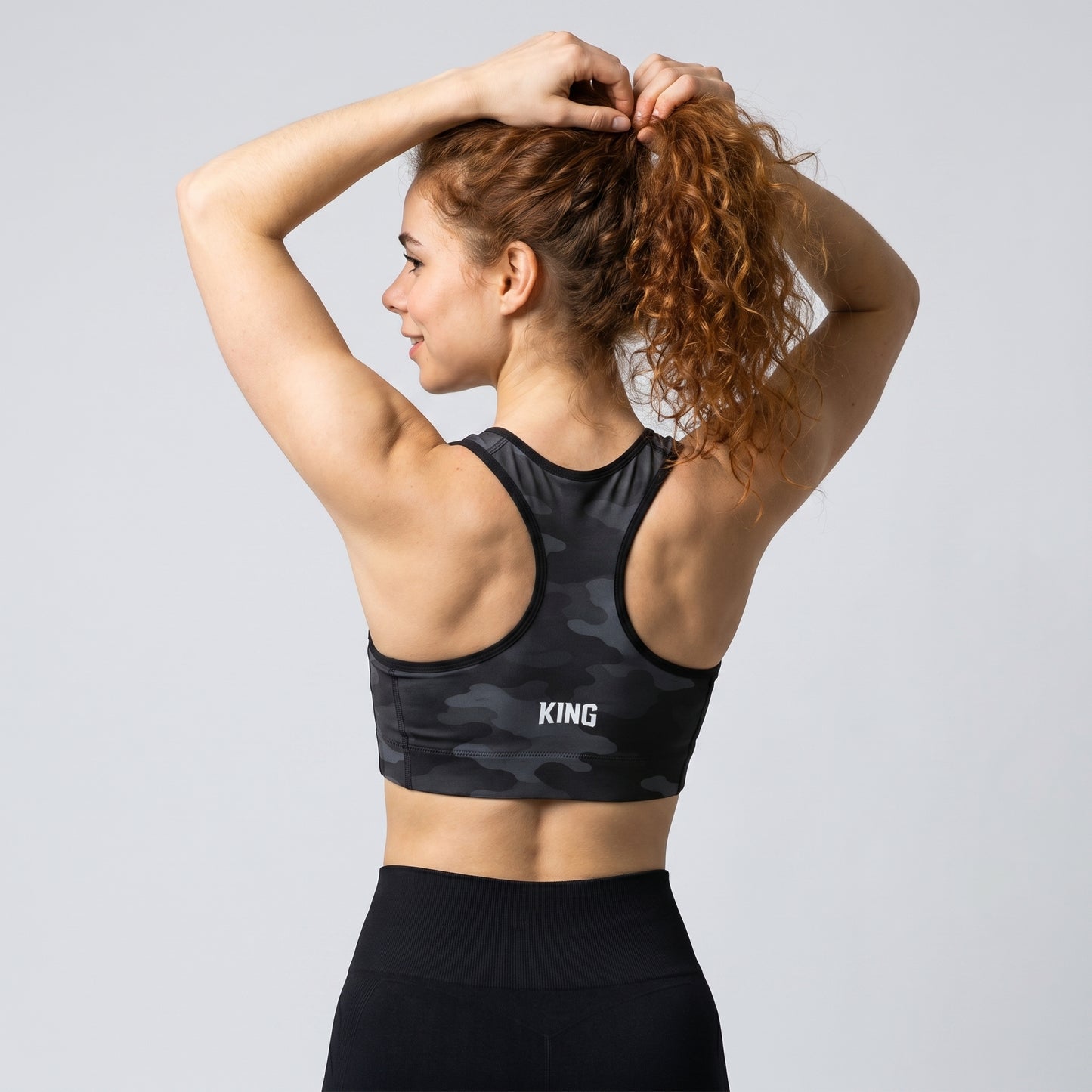 Brassière de sport KING Lioness — Camouflage foncé (Édition Lionne Géométrique)