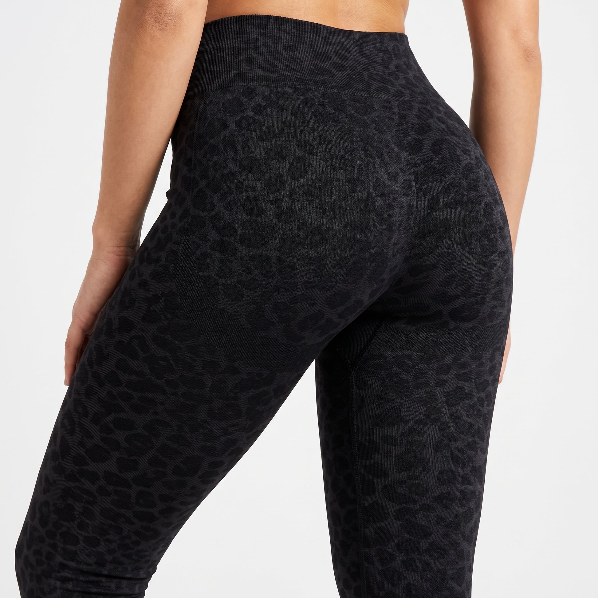Back view of KING APEX Lioness Stealth black leggings