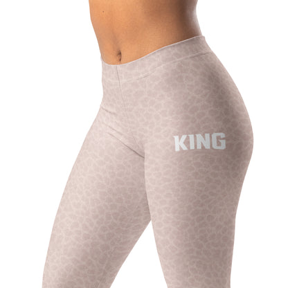 Woman wearing KING Lioness Shadow Camo leggings in rose color, front view premium fit